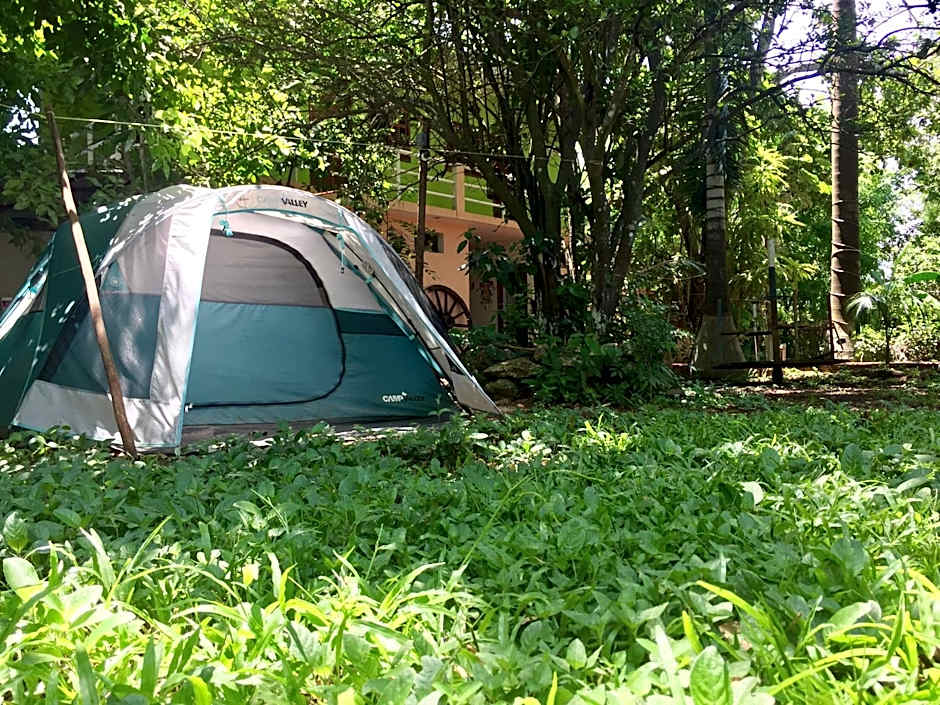 Yaxche Centro Hostal y Camping