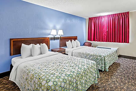 Studio Two Queen Beds Non-Smoking