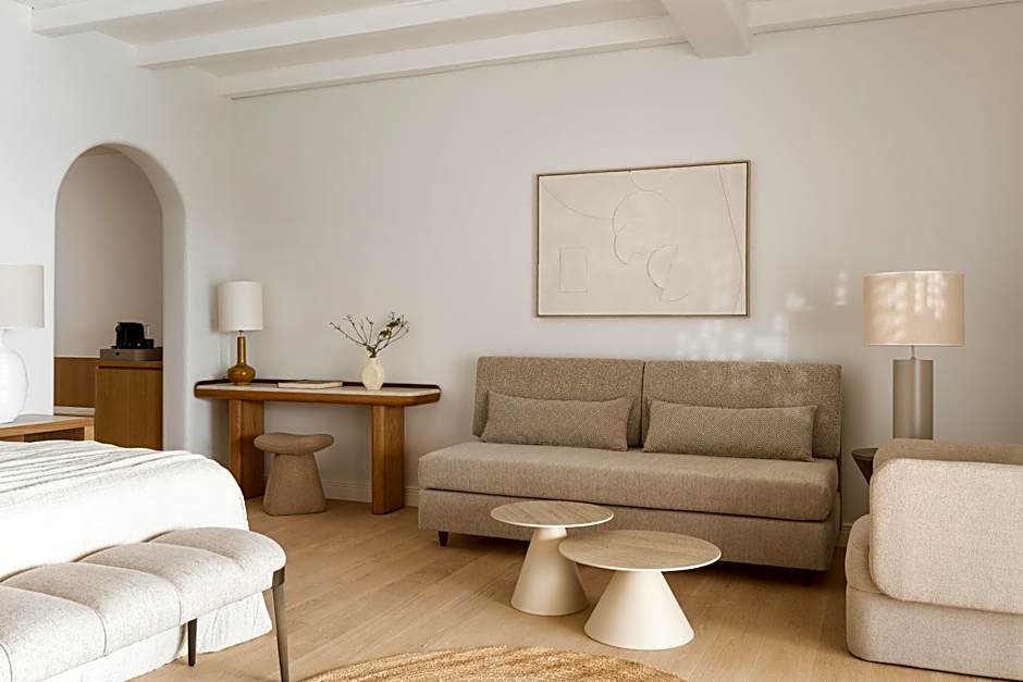 NĒRO Boutique Hotel
