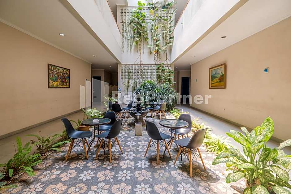 Palm Eight Mitra RedDoorz