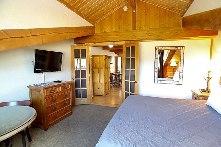 The Boulder Creek Lodge