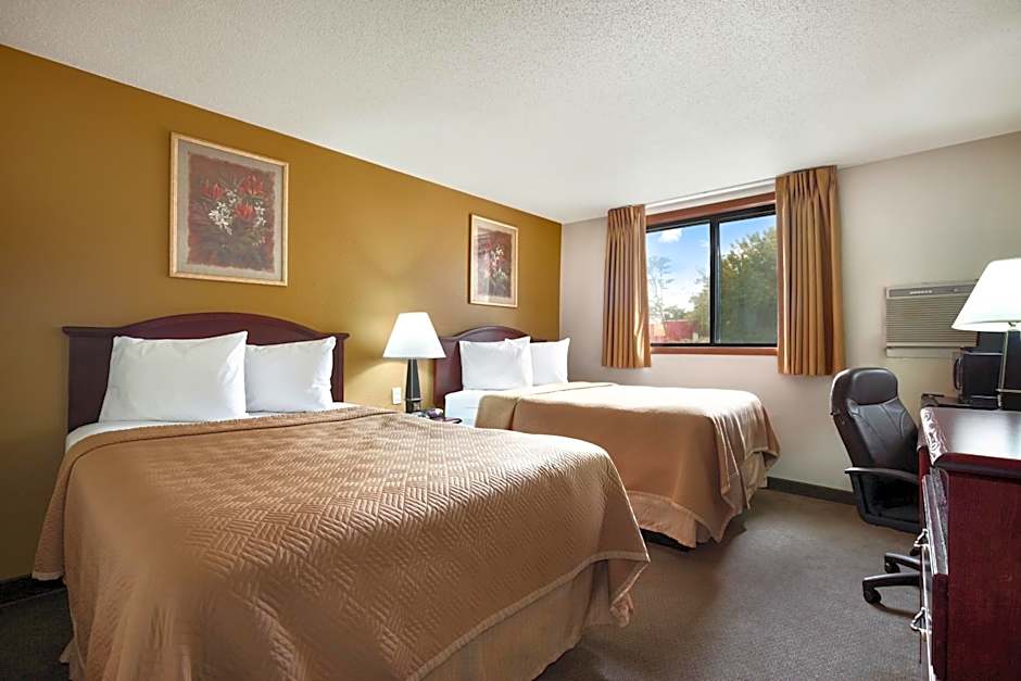 Travelodge by Wyndham La Porte/Michigan City Area