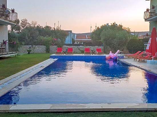 Karyada Hotel