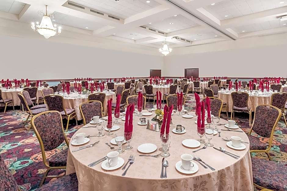 Ramada Hotel & Conference Center by Wyndham State College 