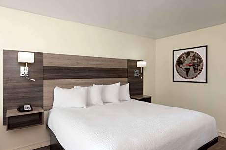 1 King Bed, Deluxe Room, Non-Smoking