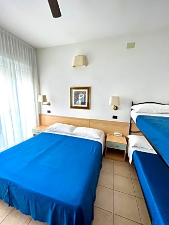 Quadruple Room with Sea View