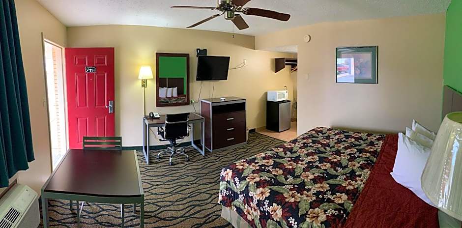 Photo 1 of 6 of Deluxe 1 King Bed