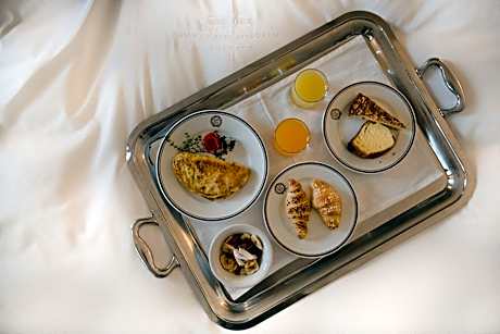 Presidential Suite (1 Twin Bed)