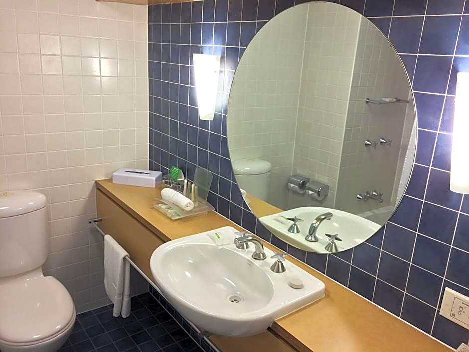 Cairns Harbourside Hotel