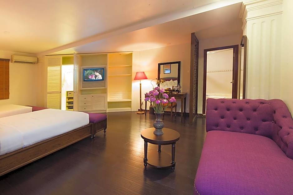 Photo 1 of 6 of Family Room - Rooftop Sauna and Spa Bath
