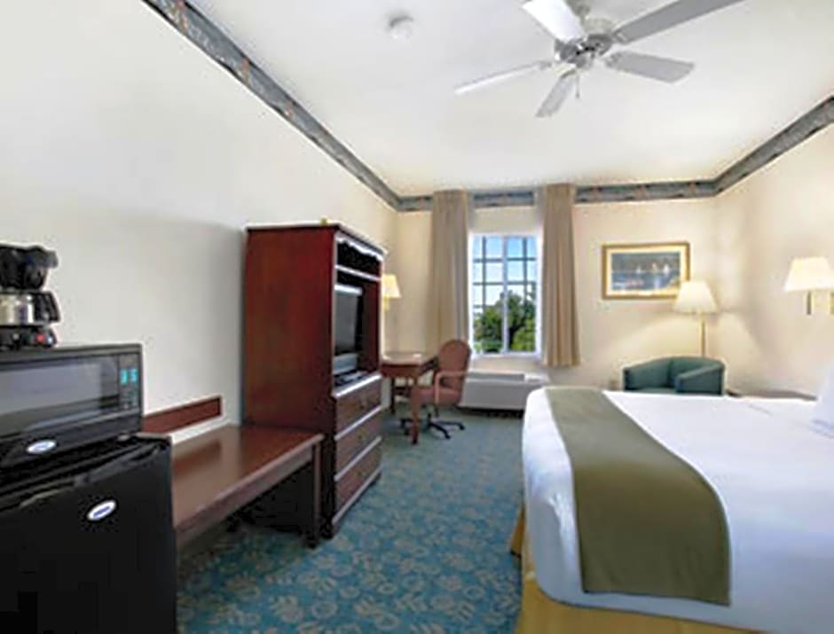 Ramada by Wyndham Williams