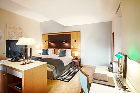 LUXURY ROOM, park side, double bed or two single beds, no balcony