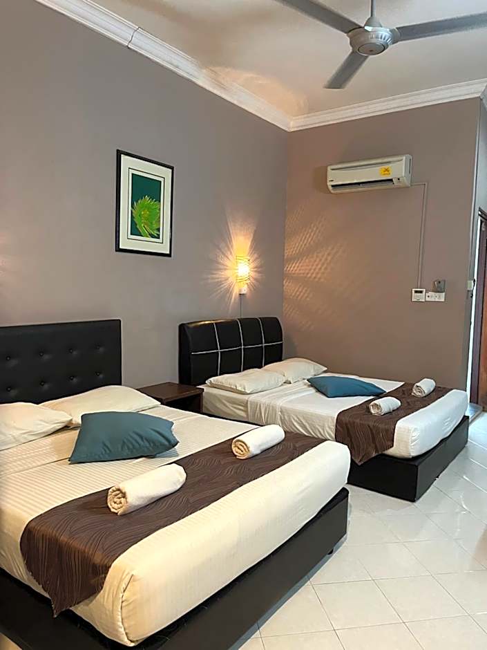Photo 1 of 6 of Quadruple Room