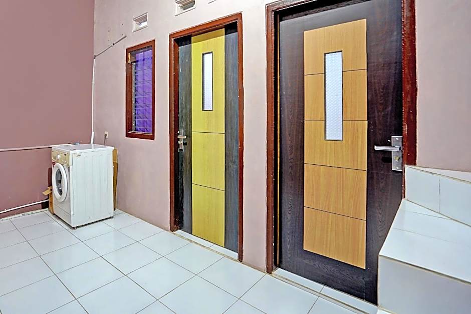 Hotel O Sobat Ijen HomestayNearSungai Prengsengan