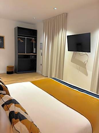 Deluxe Double Room with Pool Access