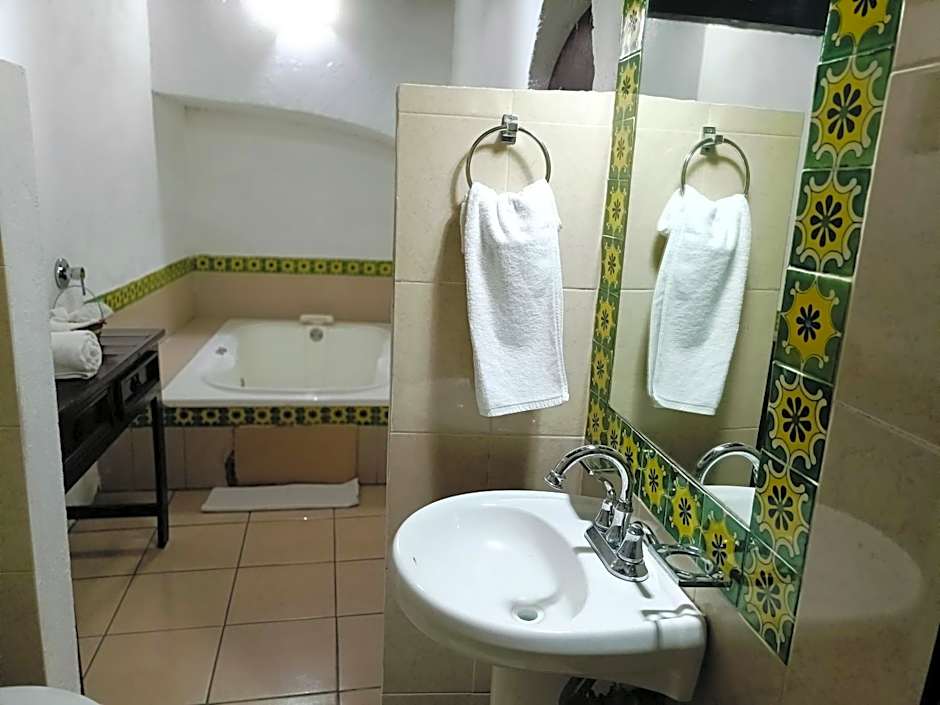 HOTEL BACANTES