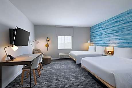 Queen Studio with Two Queen Beds and Adapted Tub - Mobility and Hearing Accessible