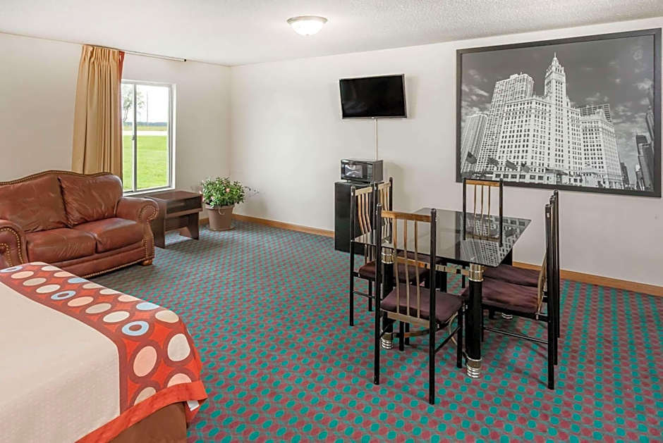 Super 8 by Wyndham Pekin/Peoria Area