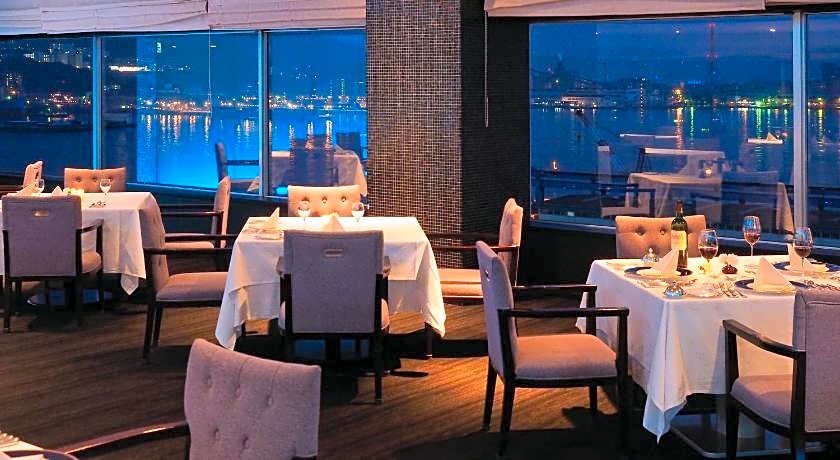 Clayton Bay Hotel