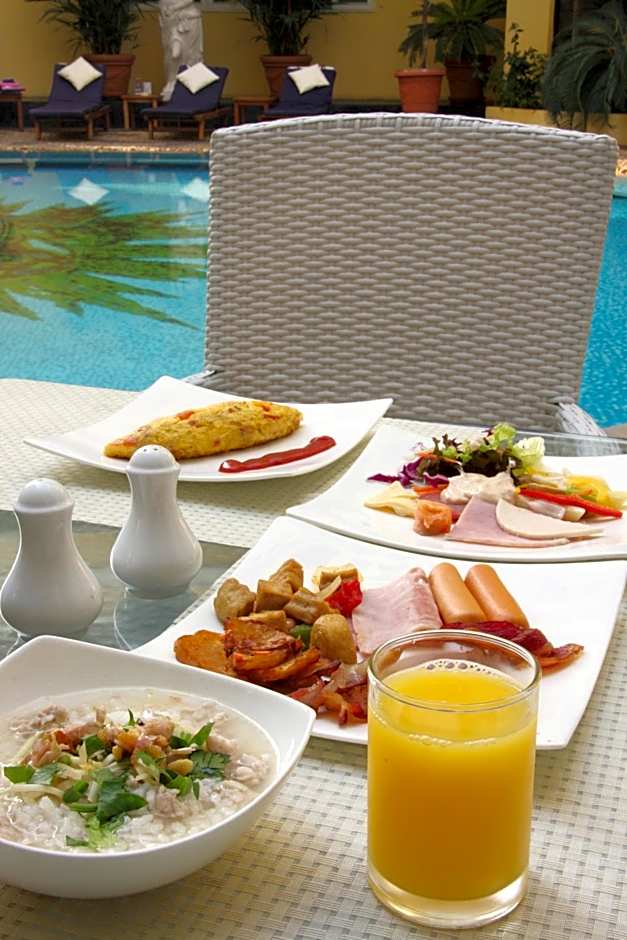 Four Seasons Place Hotel