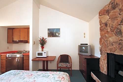 Monterey Fireside Lodge