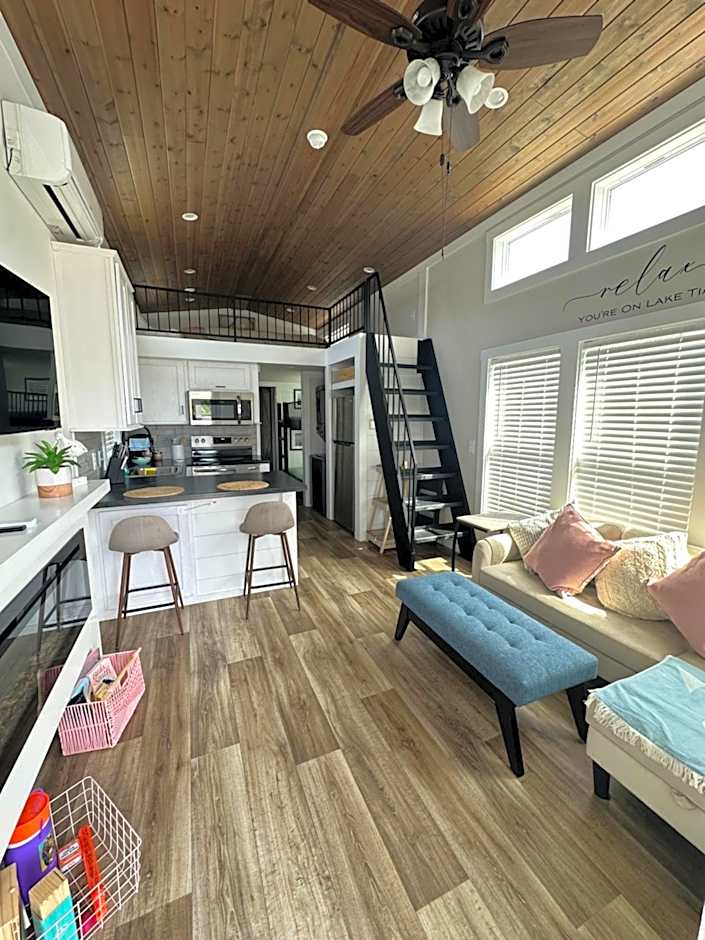 Tiny Lakeside Retreat