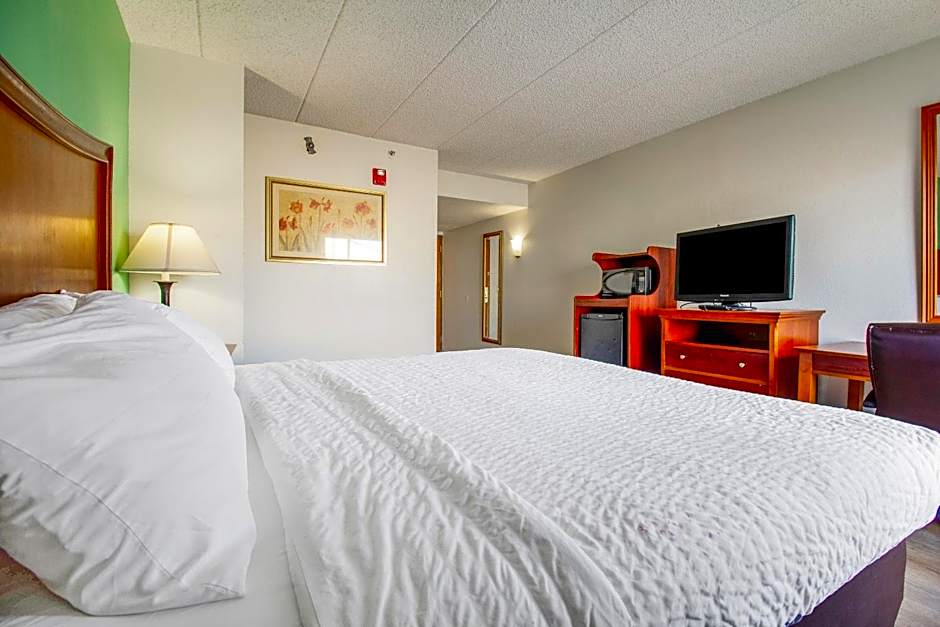 Tulsa Square Hotel Central, I-44 By OYO
