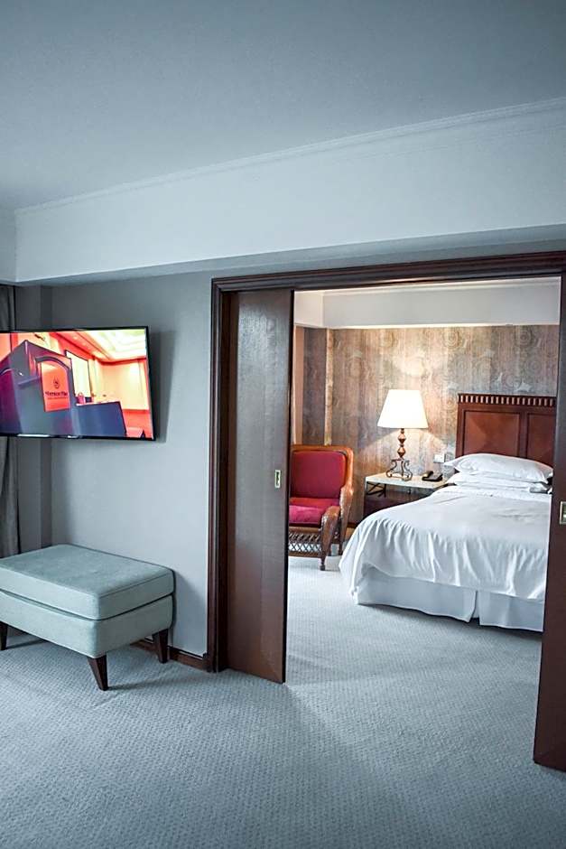 Sheraton Pilar Hotel & Convention Center