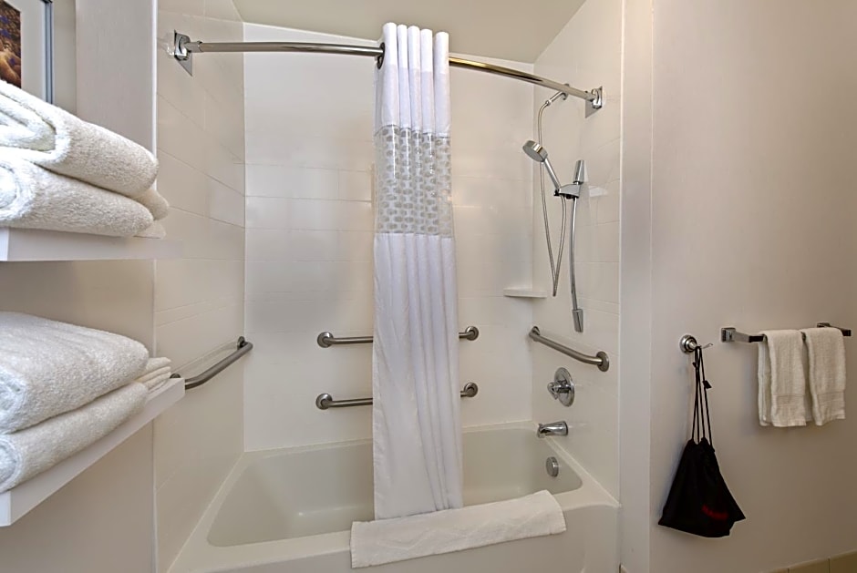 Hampton Inn & Suites Pensacola I-10 N at University Town Plaza