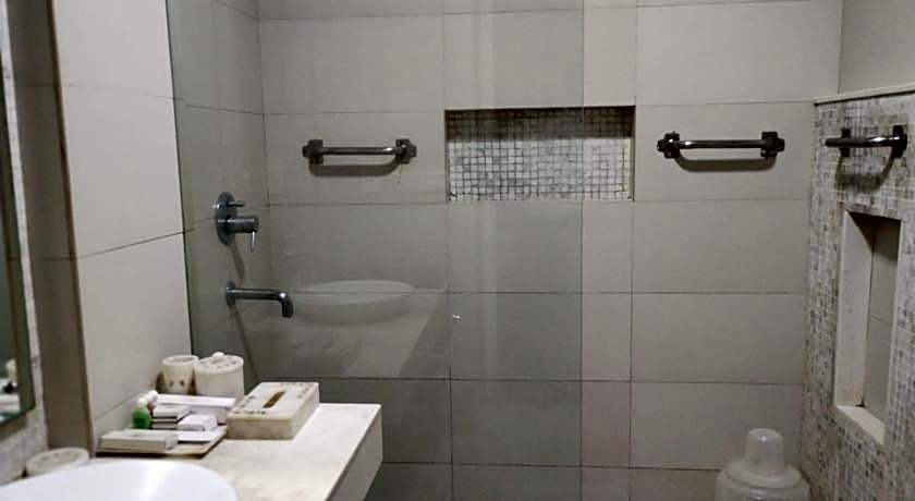 OLD LIGHTHOUSE BRISTOW HOTEL