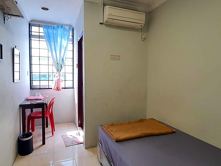 OYO 90997 Hoover Room