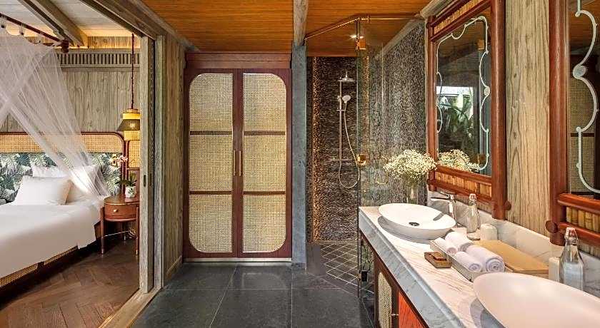 An Lam Retreats Saigon River