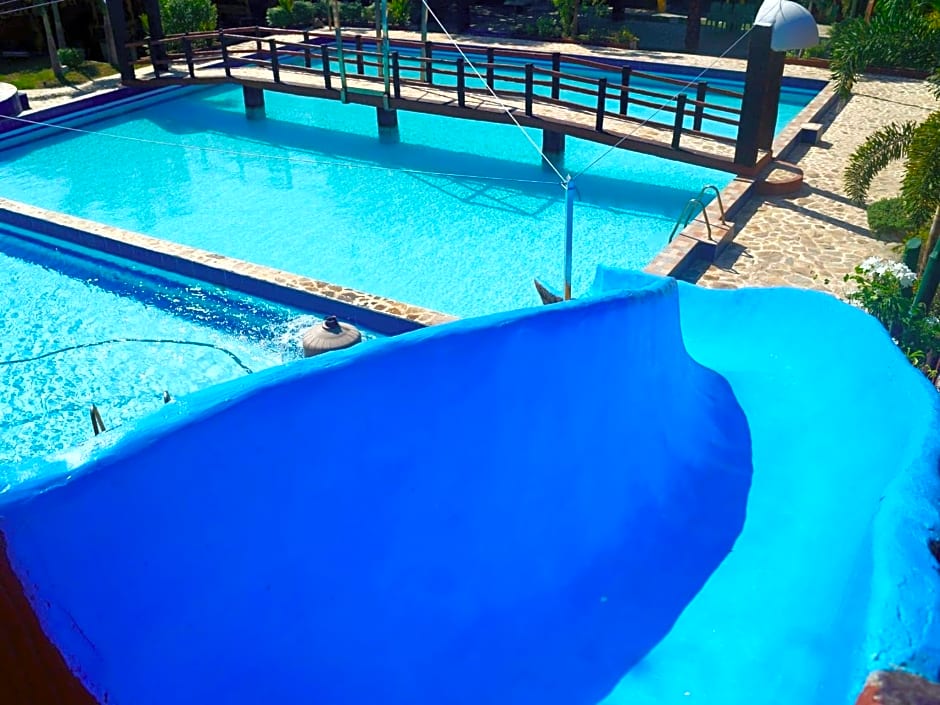 Hana-Natsu Resorts Pool & Hotel