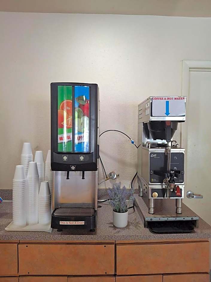 Super 8 by Wyndham North Palm Beach