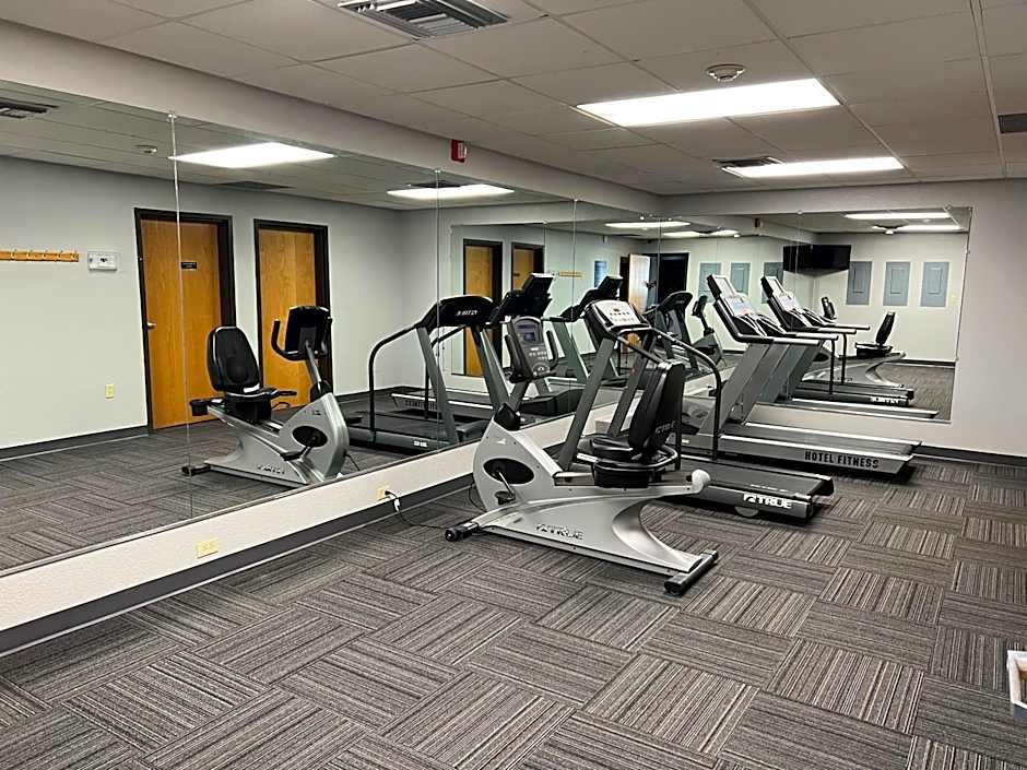 Greenlight Inn & Suites St James