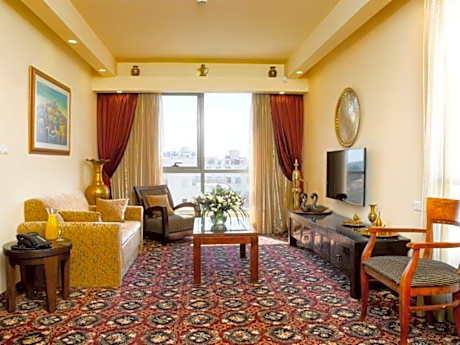 Presidential Suite (2 adults, 1 child)