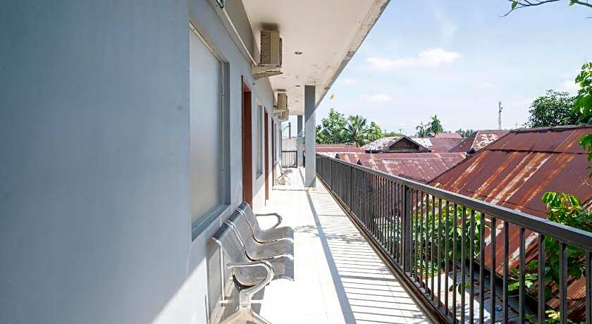 RedDoorz Syariah Near Tugu Dodol Kandangan