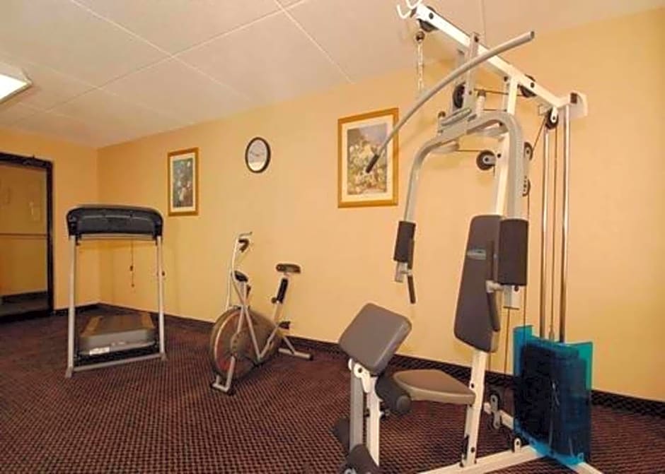 Econo Lodge Inn & Suites