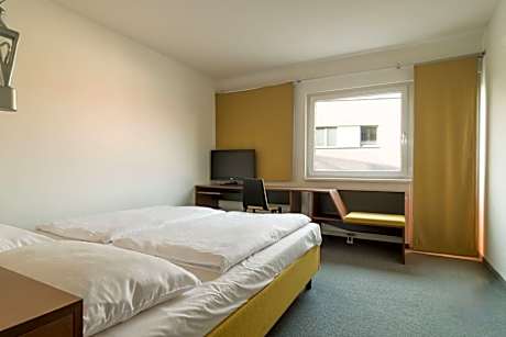 Standard Room - 1 Double Bed