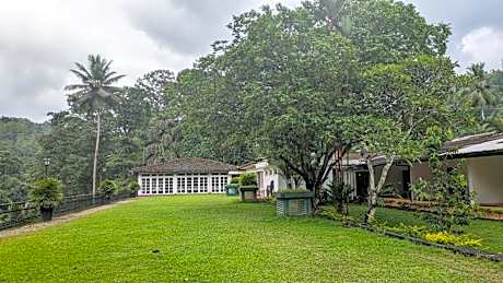 Heritage Kithulgala Rest House - Historic Home to a Bird Sanctuary