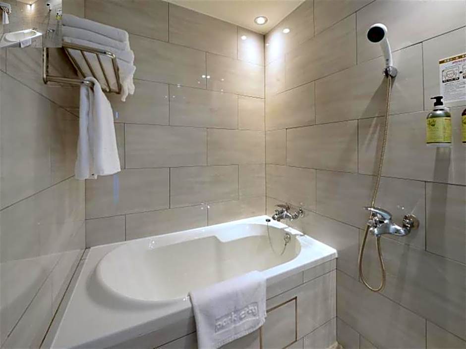 Park City Inn & Hostel - Yonghe Taipei