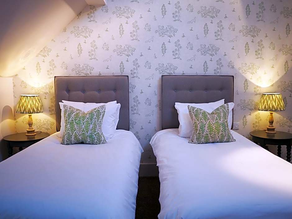 Bear and Ragged Staff