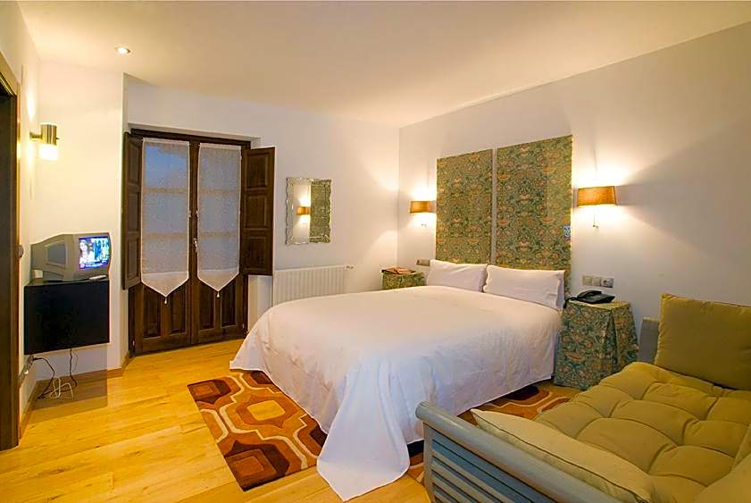 Hotel y apartamentos rurales L'Anceo