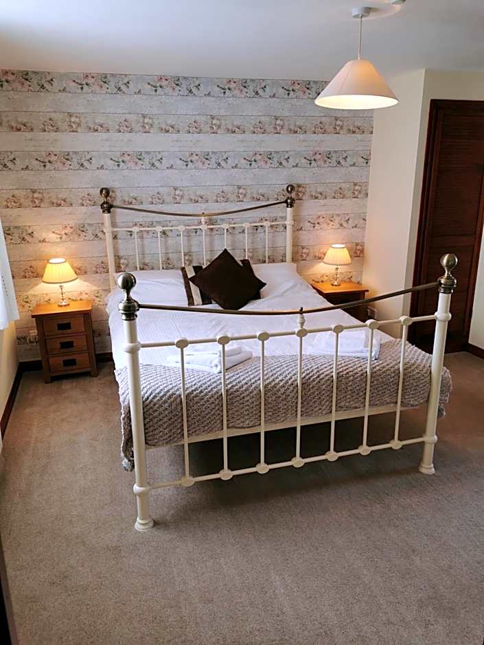 Photo 1 of 7 of Deluxe 1 King Bed