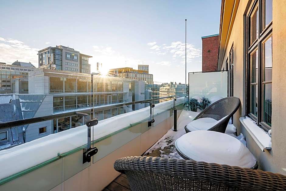 Home Hotel Folketeateret