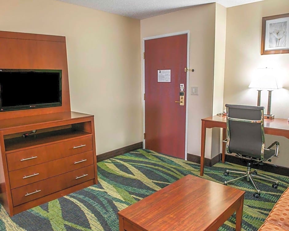 Quality Inn & Suites South Bend Airport