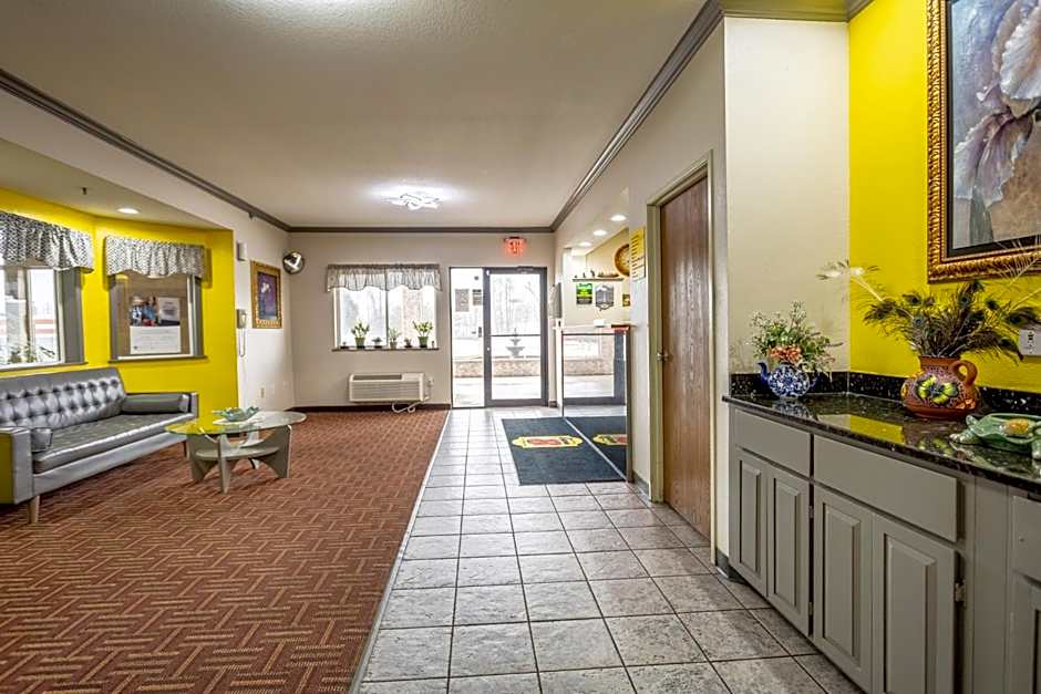 Super 8 by Wyndham Big Rapids