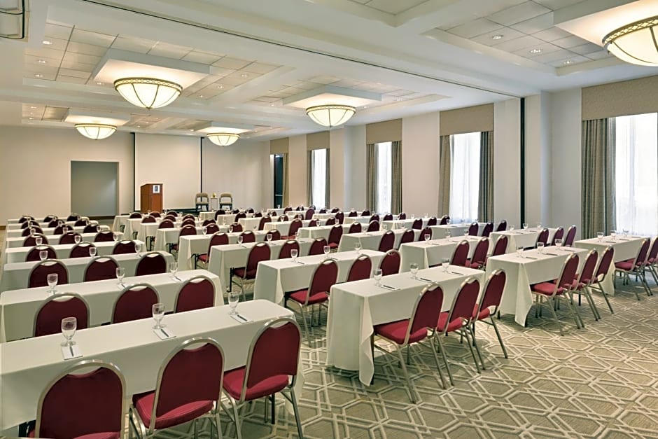 Embassy Suites Boston at Logan Airport