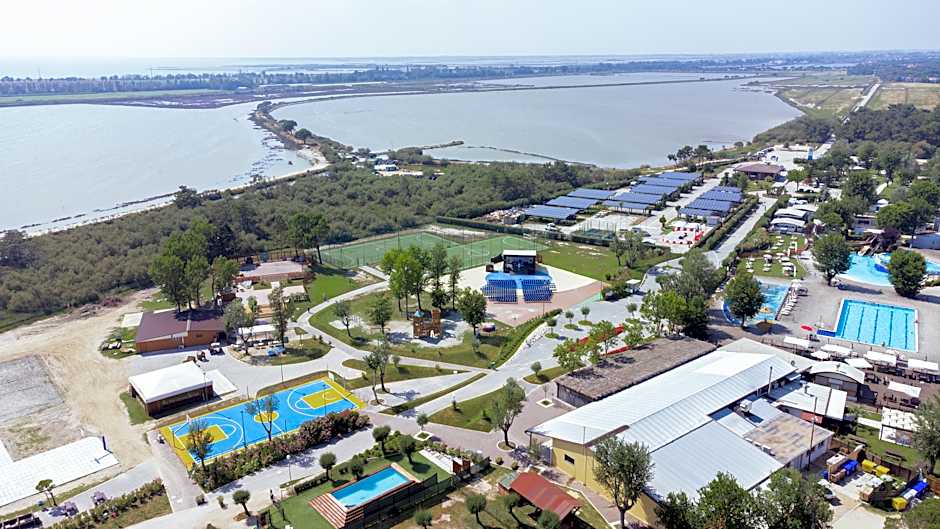 Club del Sole Spina Family Collection