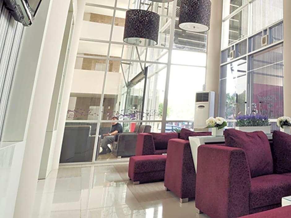 Royal Hotel N' Lounge